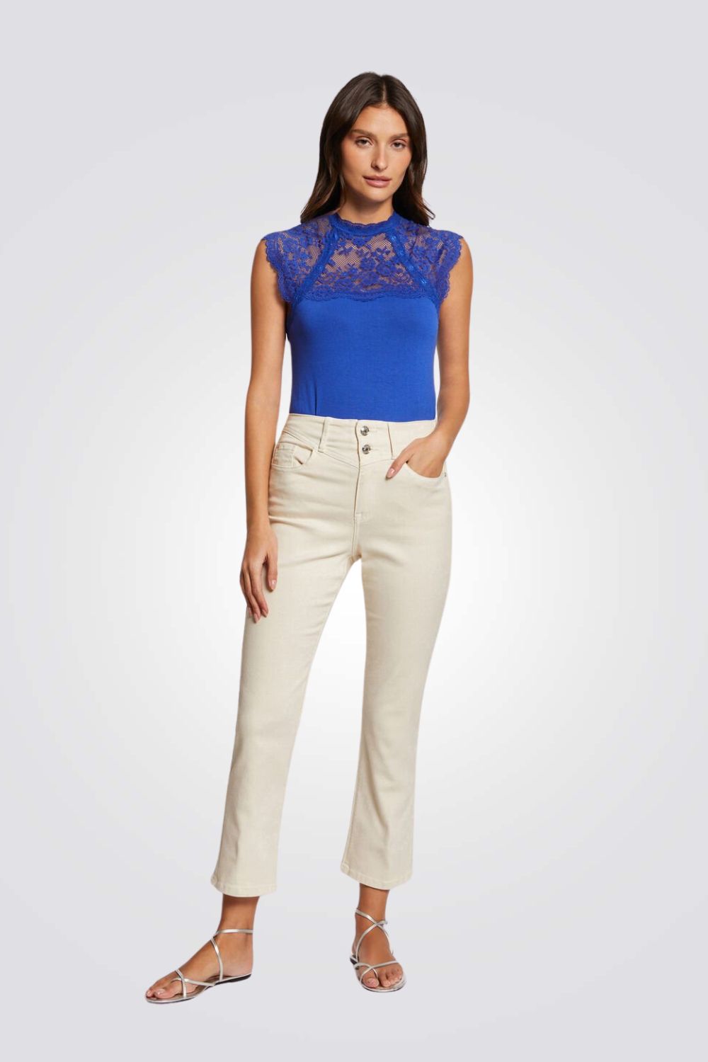 חולצה עם תחרה בצבע נייבי