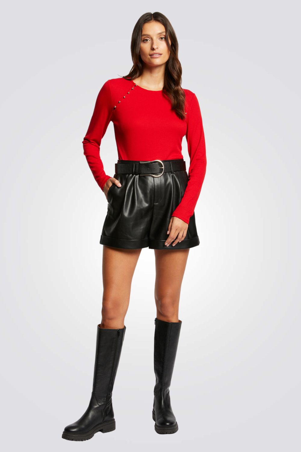 חולצת טריקו עם שרוולים ארוכים בצבע אדום