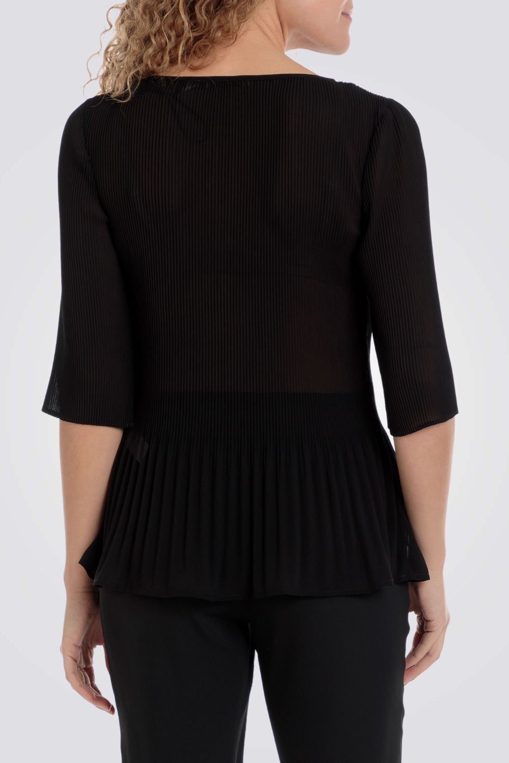חולצה פליסה בצבע שחור