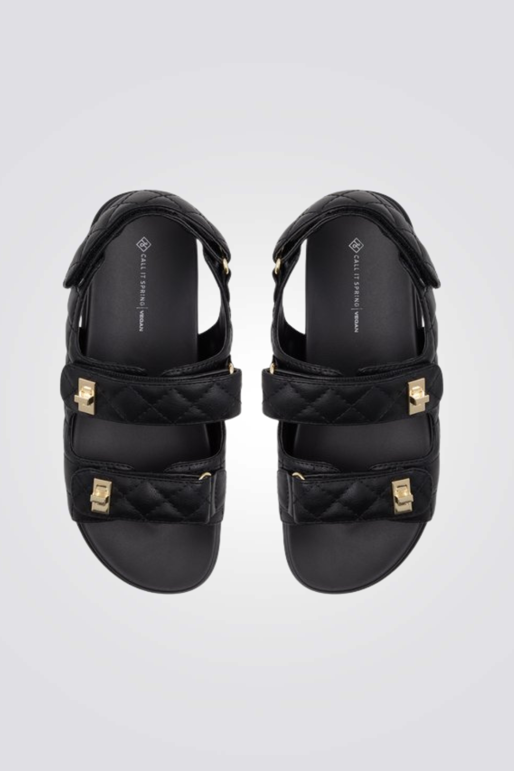 סנדל עם אבזם בצבע שחור