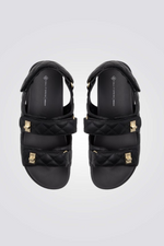 סנדל עם אבזם בצבע שחור