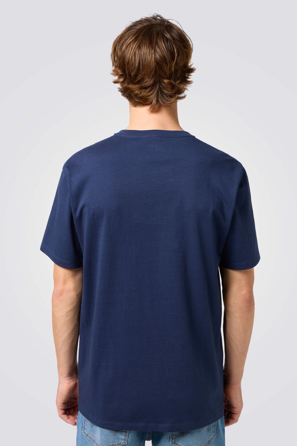 טישירט בצבע נייבי עם לוגו