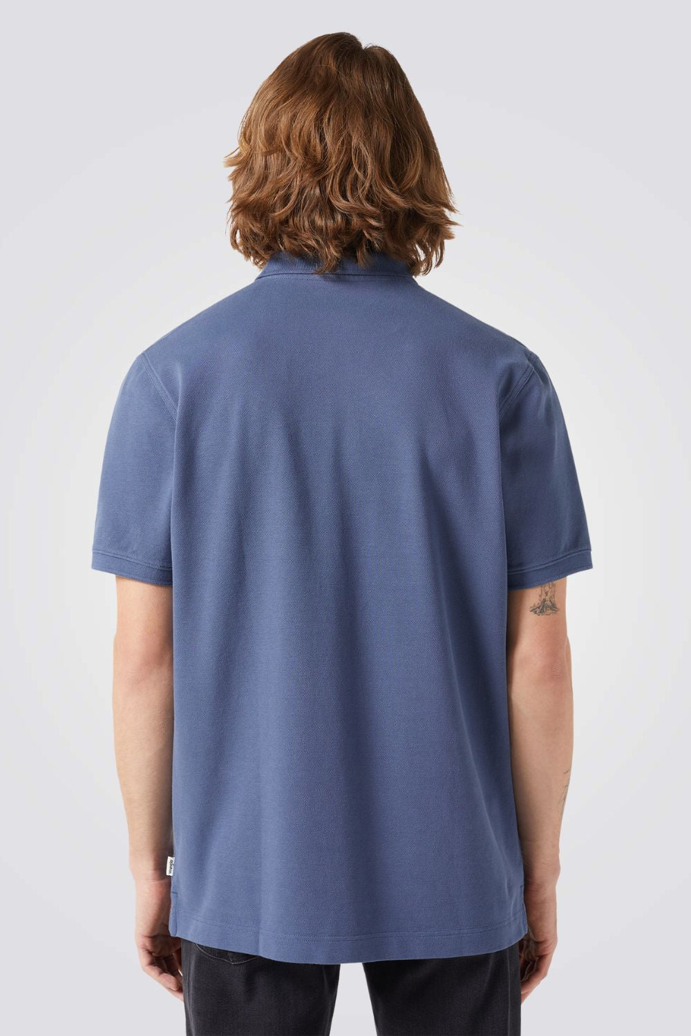 חולצה פולו בצבע כחול