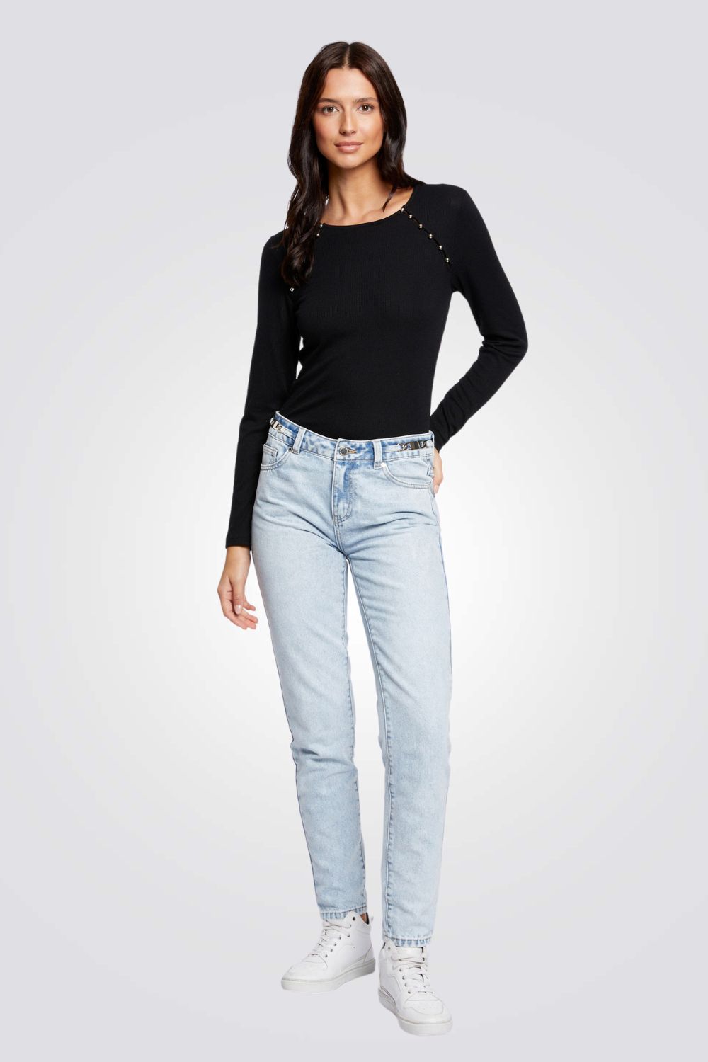 חולצת טריקו עם שרוולים ארוכים בצבע שחור