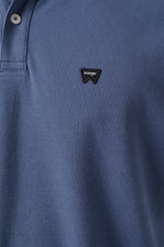 חולצה פולו בצבע כחול