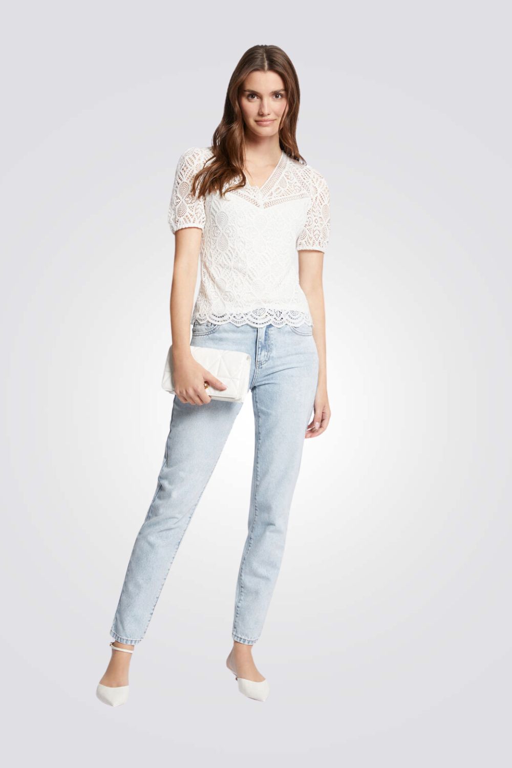 חולצה תחרה בצבע לבן