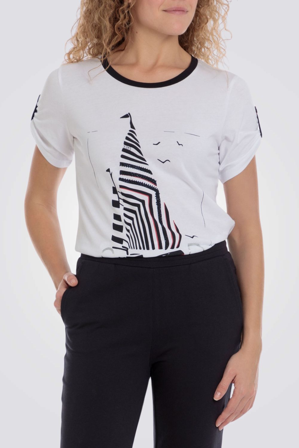 טישירט עם הדפס בצבע לבן