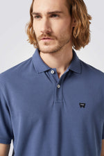 חולצה פולו בצבע כחול