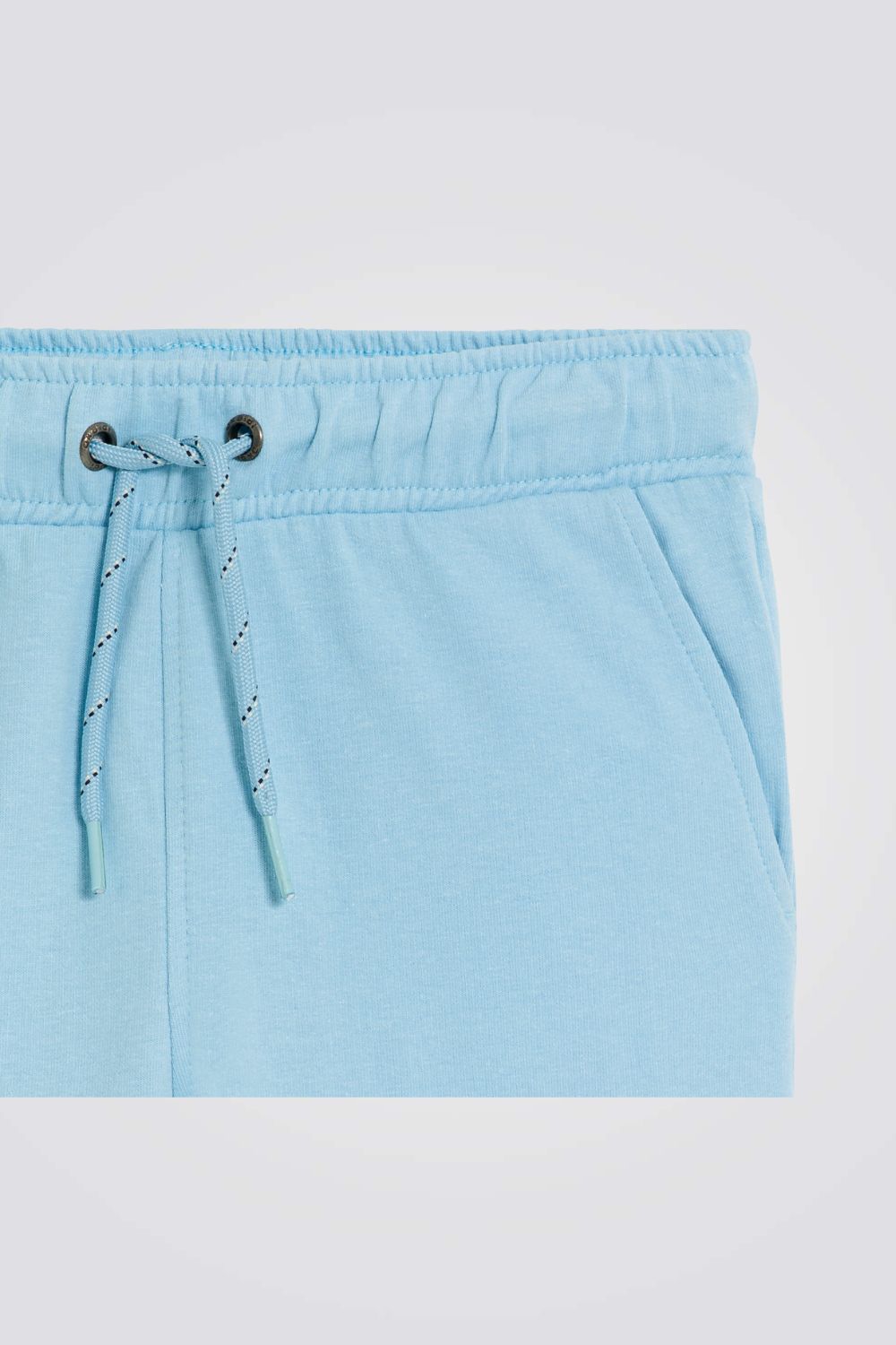 מכנס ברמודה בצבע תכלת