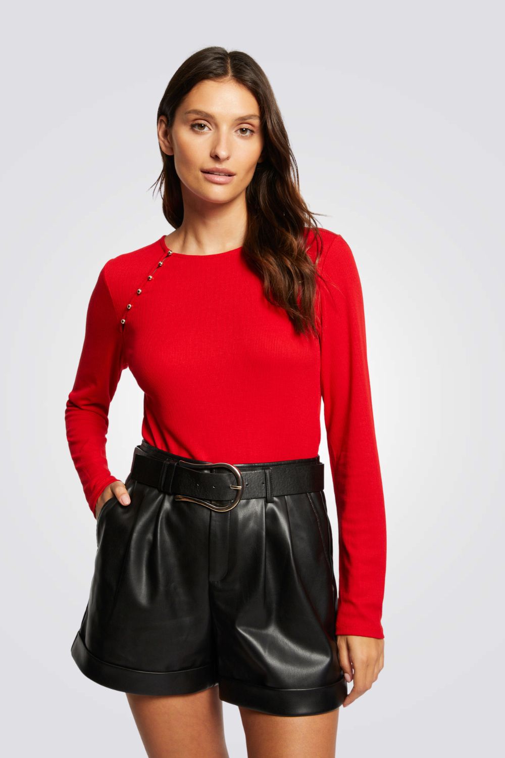 חולצת טריקו עם שרוולים ארוכים בצבע אדום
