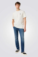 טישירט בצבע לבן