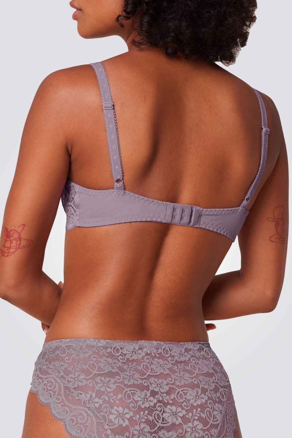 חזייה תחרה 300 W X בצבע סגול