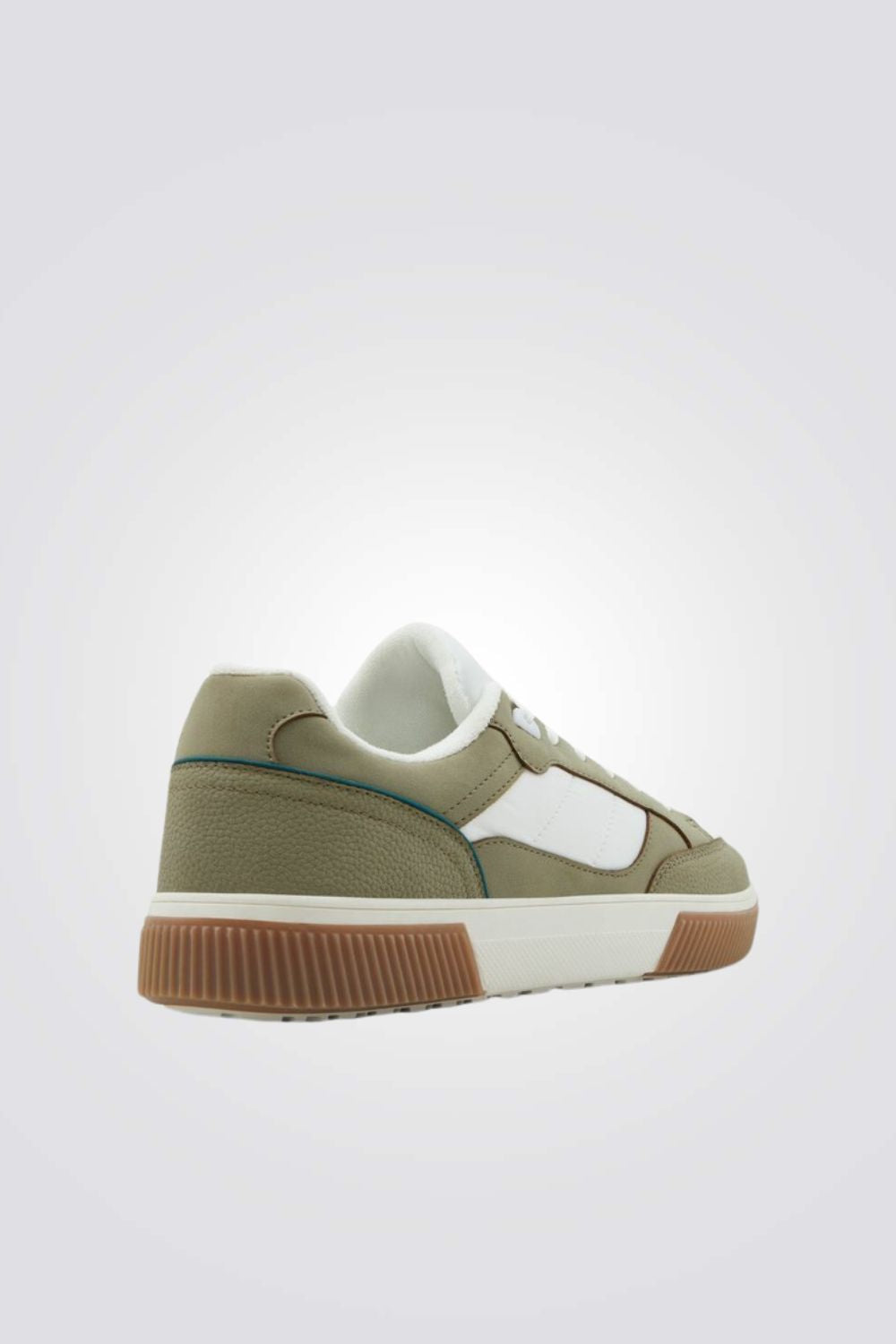 סניקרס בצבע בז' וחום