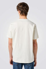 טישירט בצבע לבן