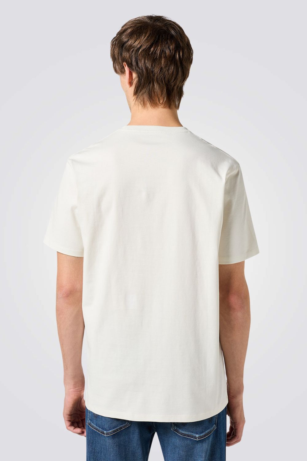 טישירט בצבע לבן