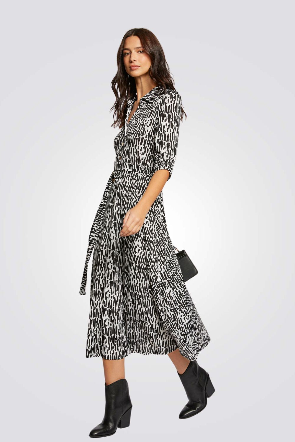 שמלה מקסי עם הדפס אבסטרקטי