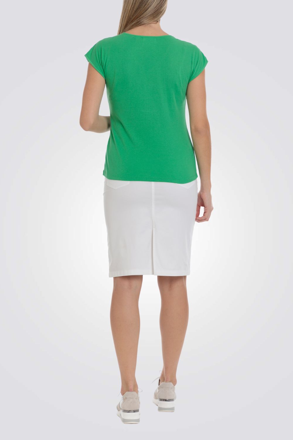 טישירט עם חתכים בצבע ירוק