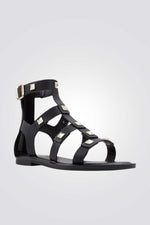 סנדל גבוה עם ניטים בצבע שחור