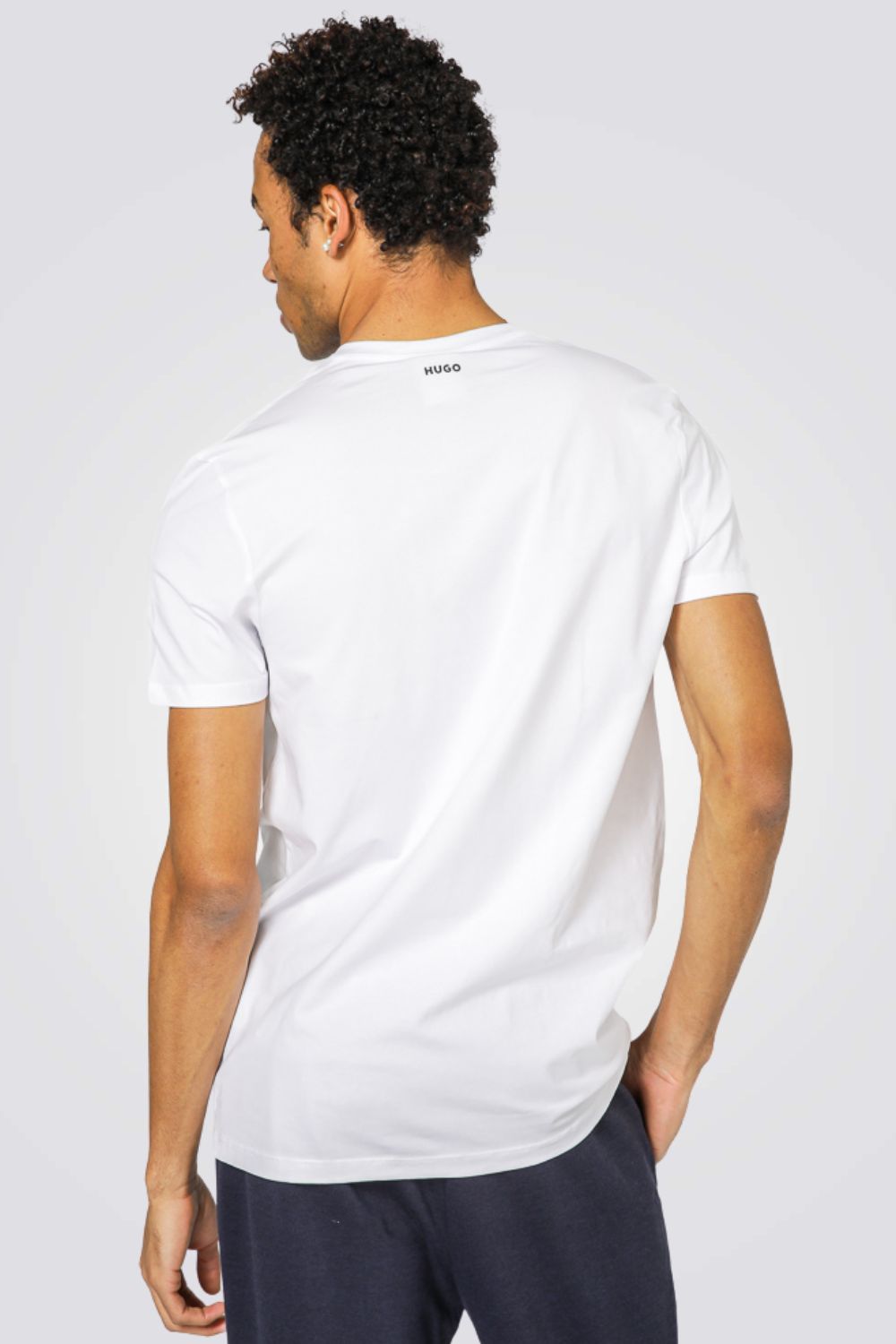 מארז זוג חולצות בייסיק וי בצבע לבן