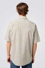 חולצה מכופתרת משבצות בצבע ירוק