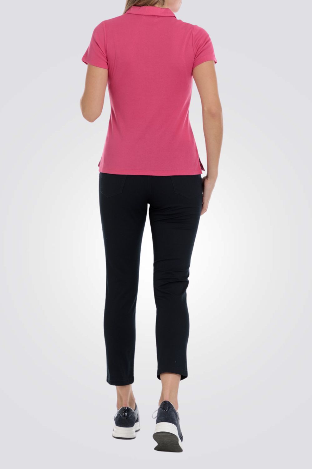 חולצת פולו בצבע ורוד