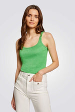 גופייה עם לולאות בכתפיות