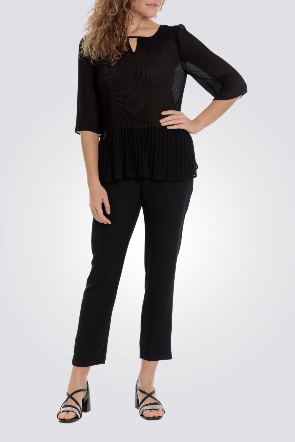 חולצה פליסה בצבע שחור