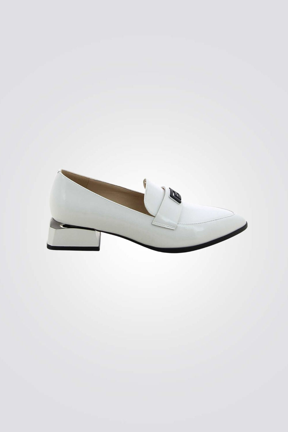 נעלי מוקסין עם עקב