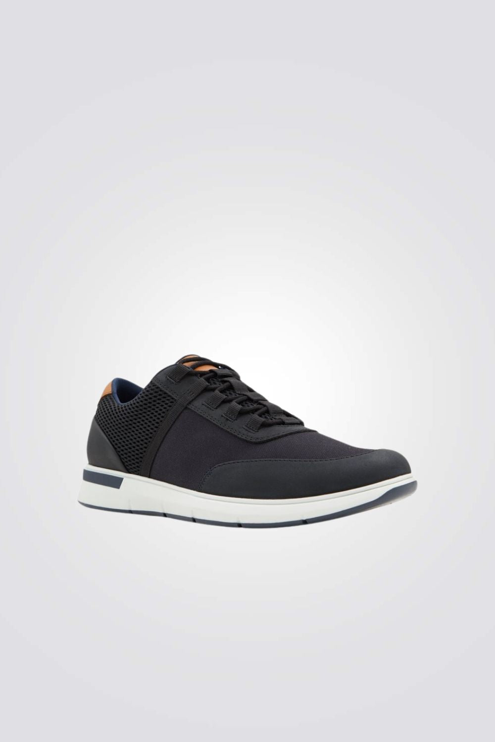 סניקרס בצבע שחור