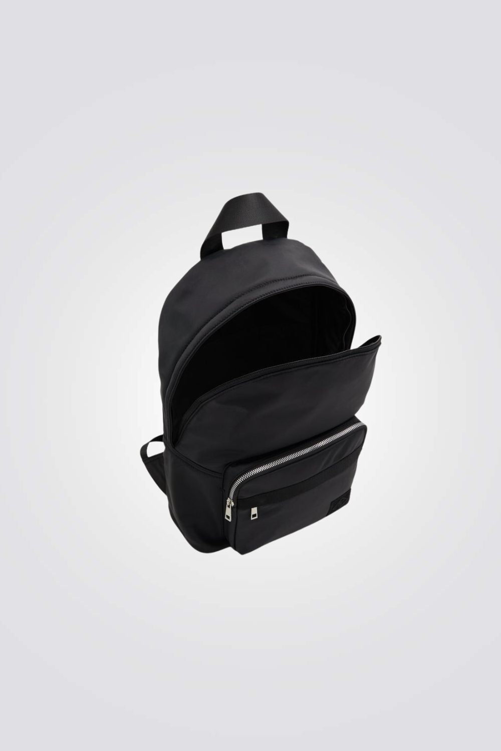 תיק גב בצבע שחור