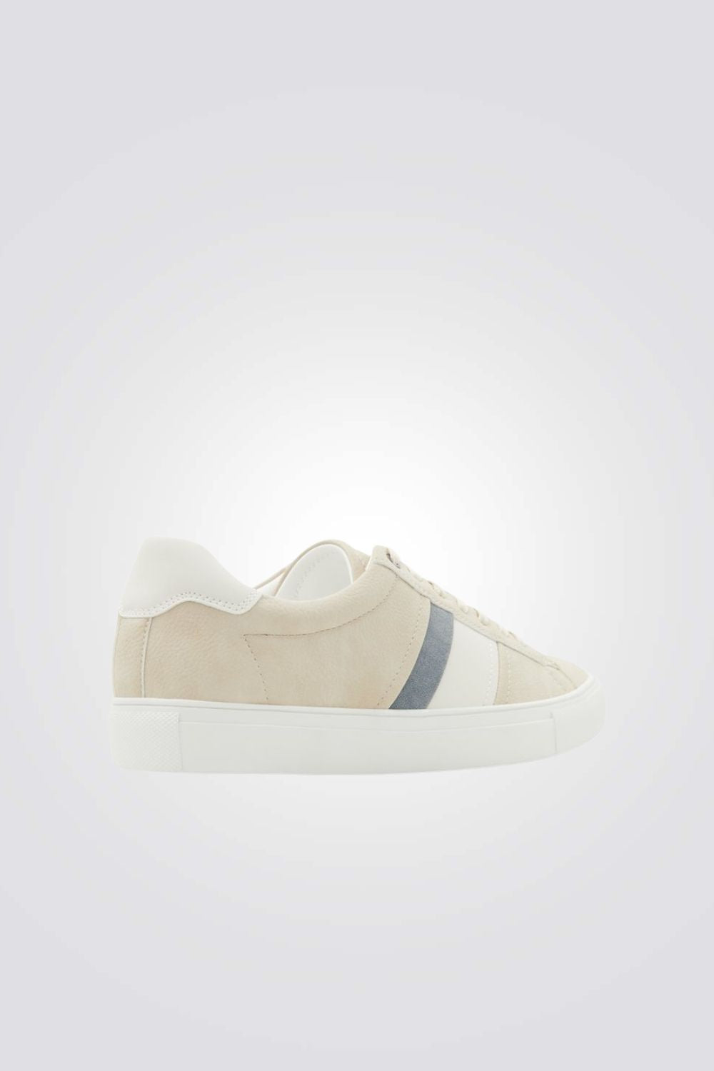 סניקרס בצבע בז'