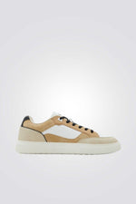 סניקרס בצבע בז' ולבן