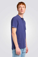 חולצת פולו עם לוגו בצבע כחול