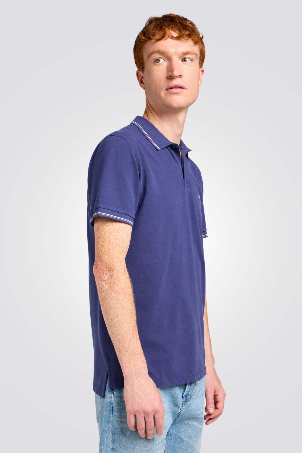 חולצת פולו עם לוגו בצבע כחול