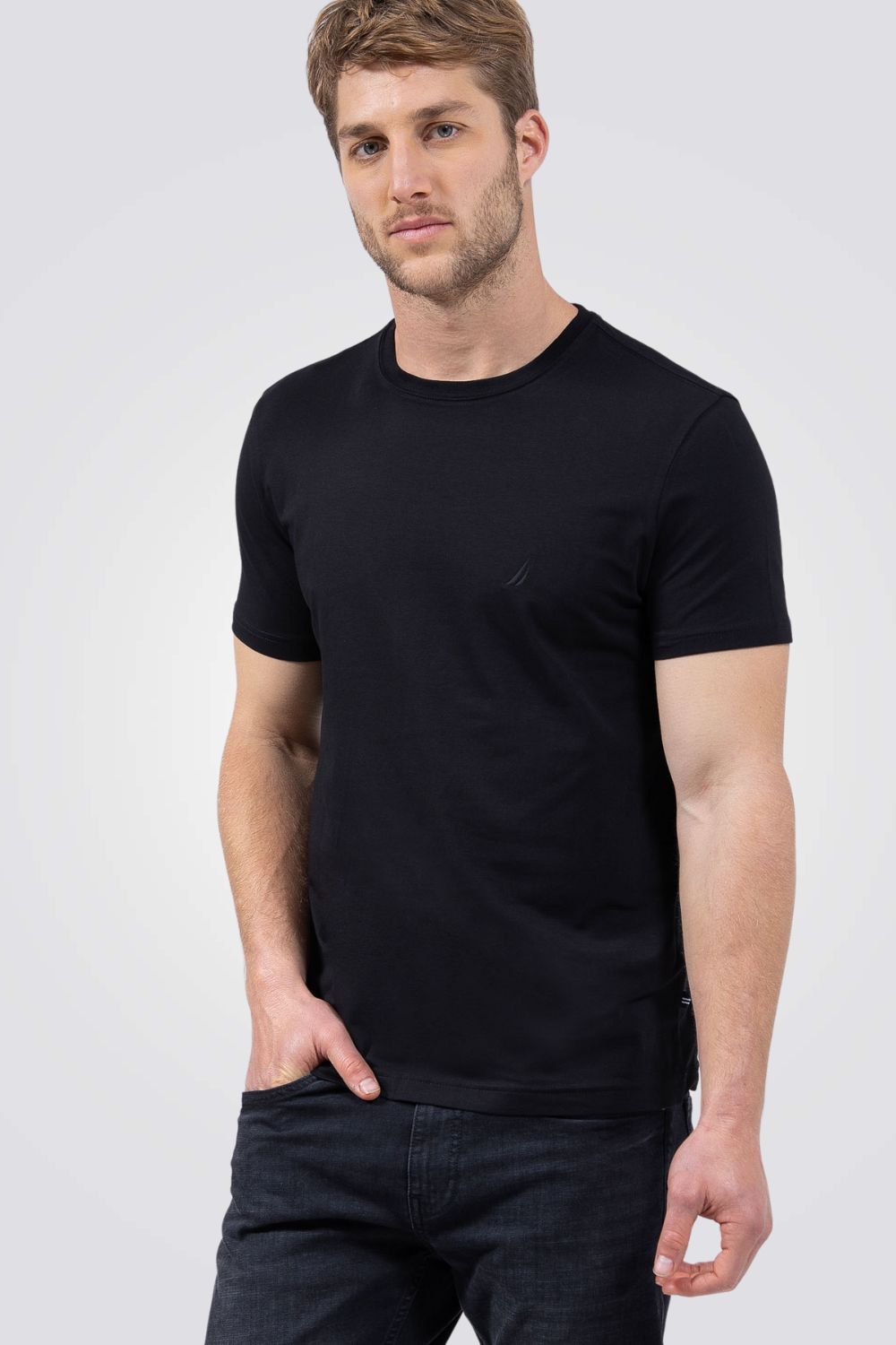 טישירט חלקה בצבע שחור