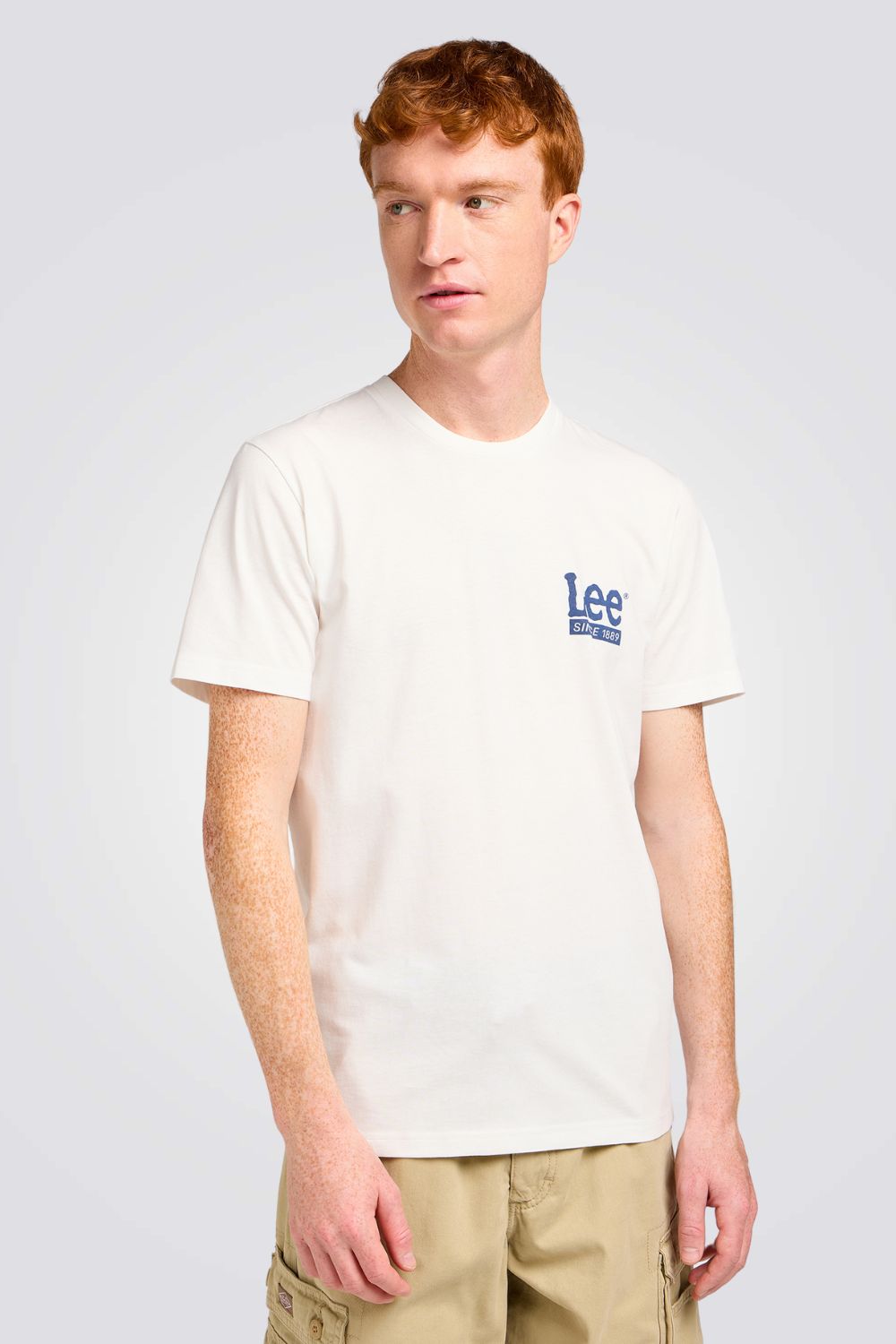 טישירט לוגו בצבע לבן