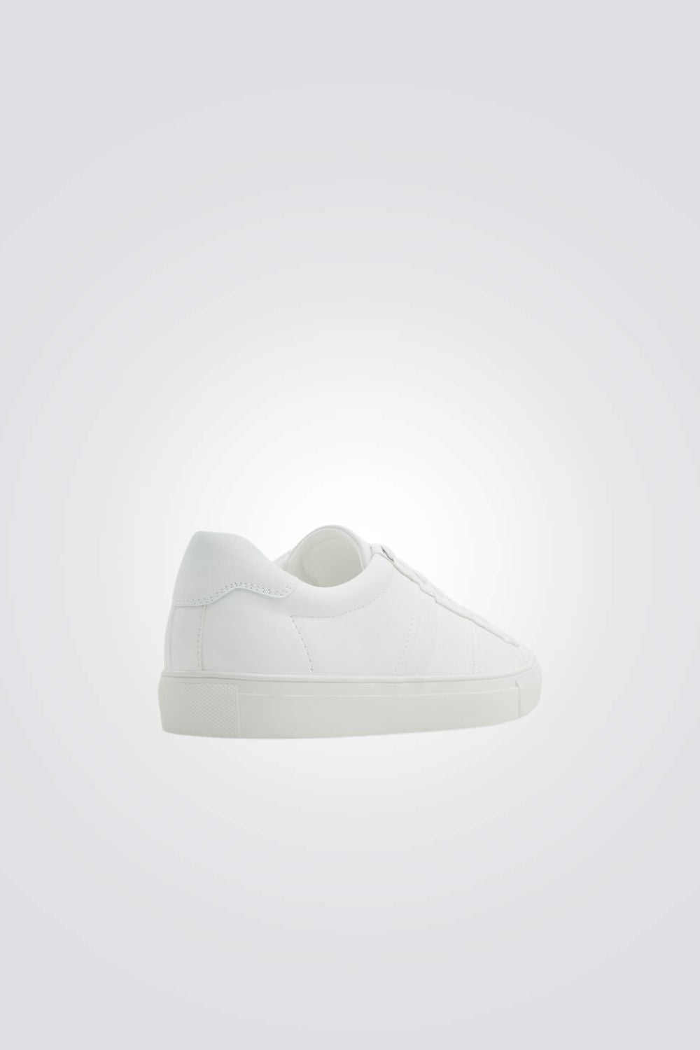 סניקרס בצבע לבן