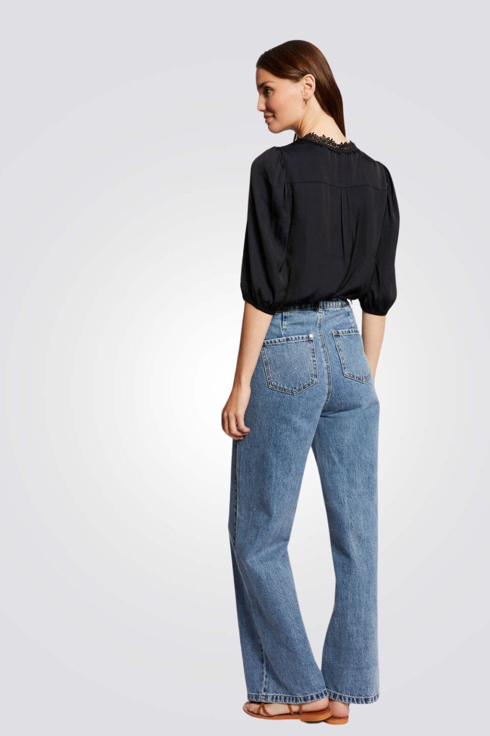 חולצה תחרה בצבע נייבי