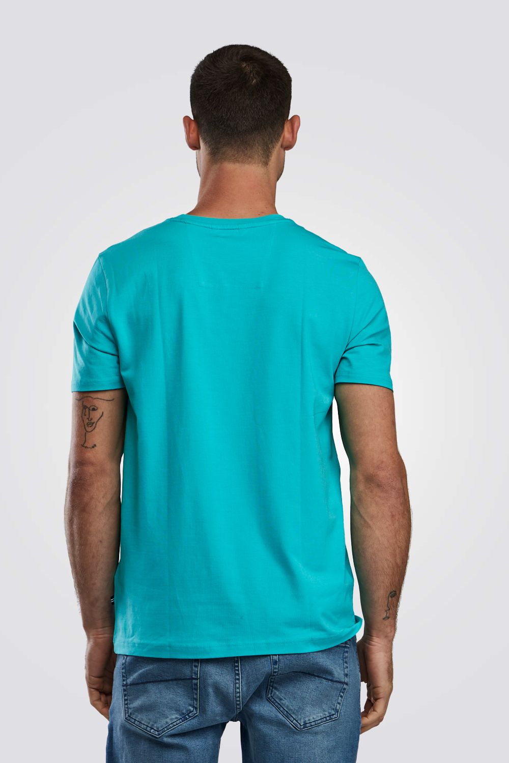 טישירט בייסיק בצבע כחול