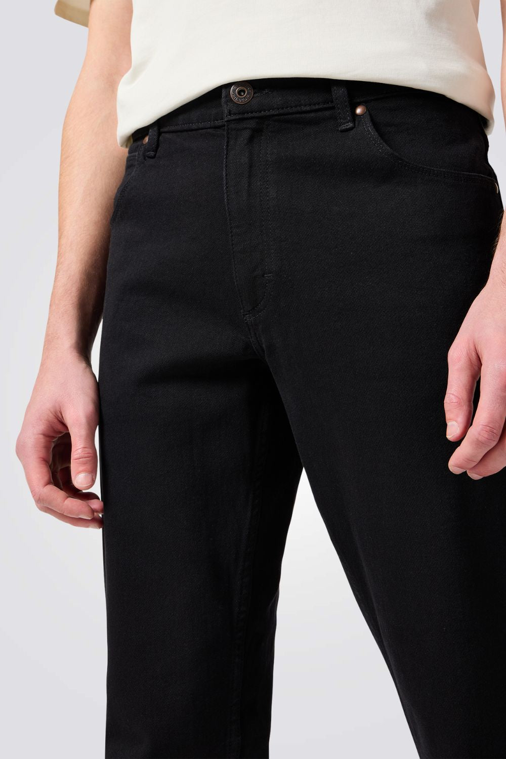 ג'ינס STRAIGHT בצבע שחור