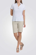 חולצת פולו בצבע לבן