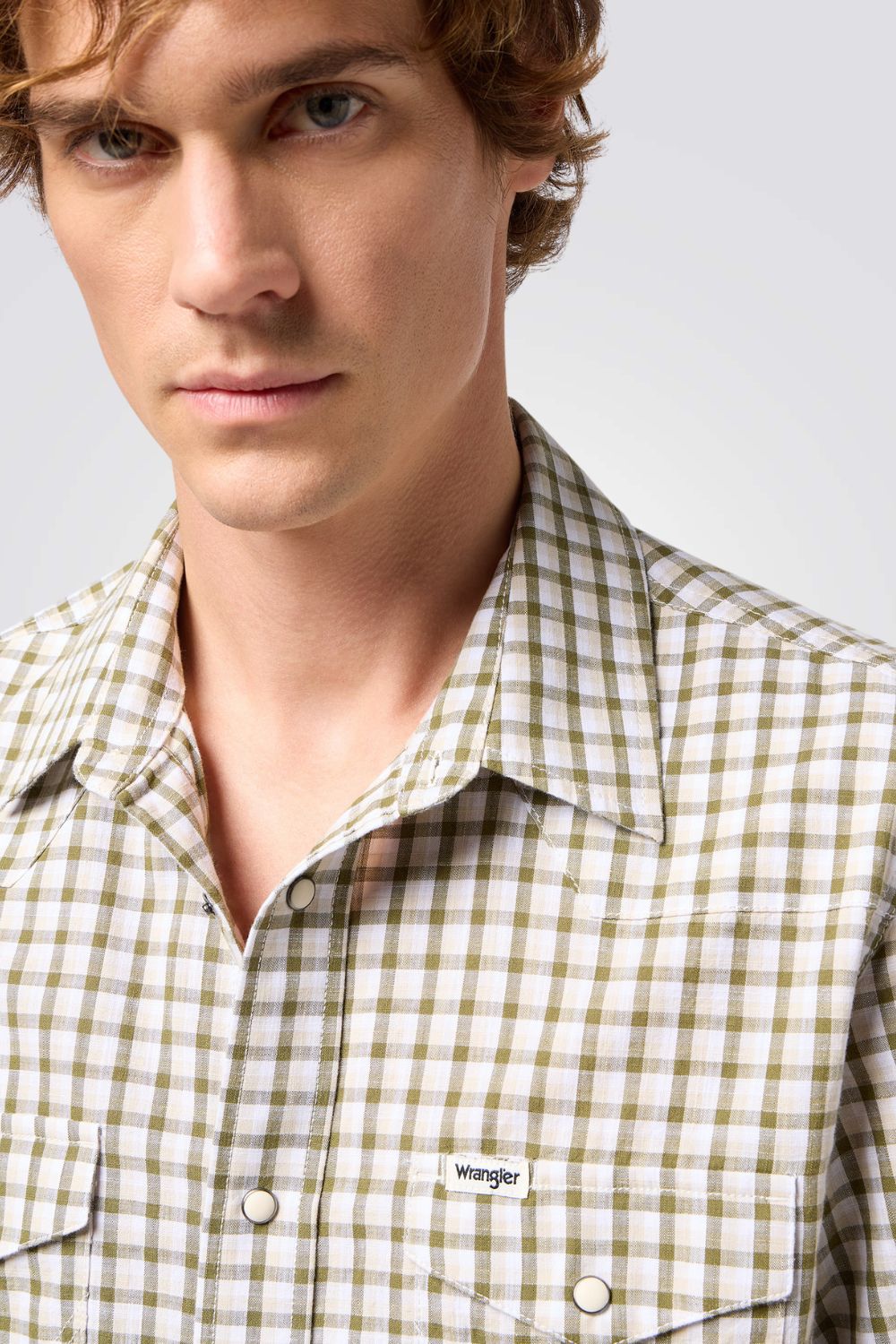 חולצה מכופתרת משבצות בצבע ירוק