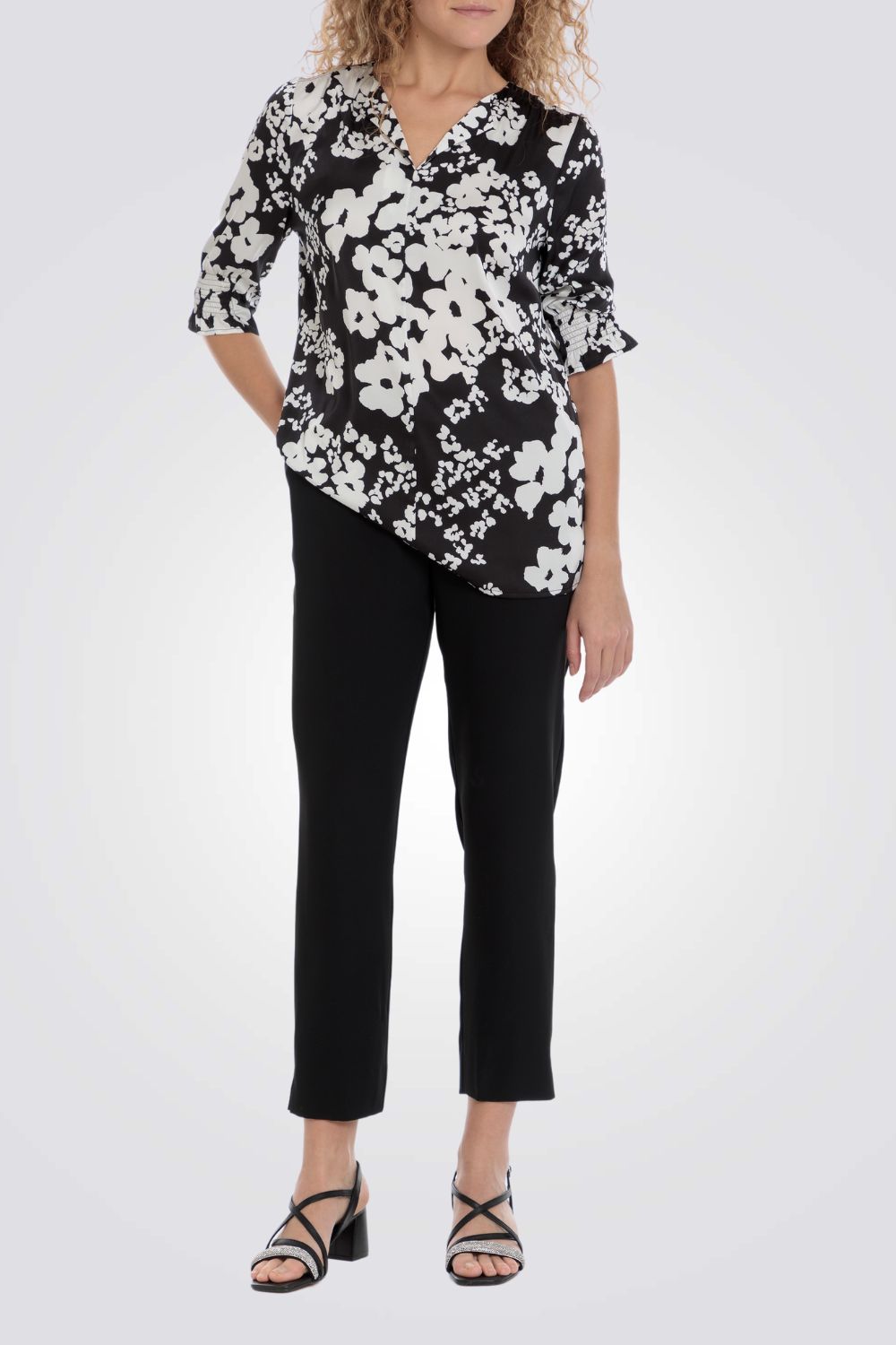 מכנסיים מחוייטים בצבע שחור