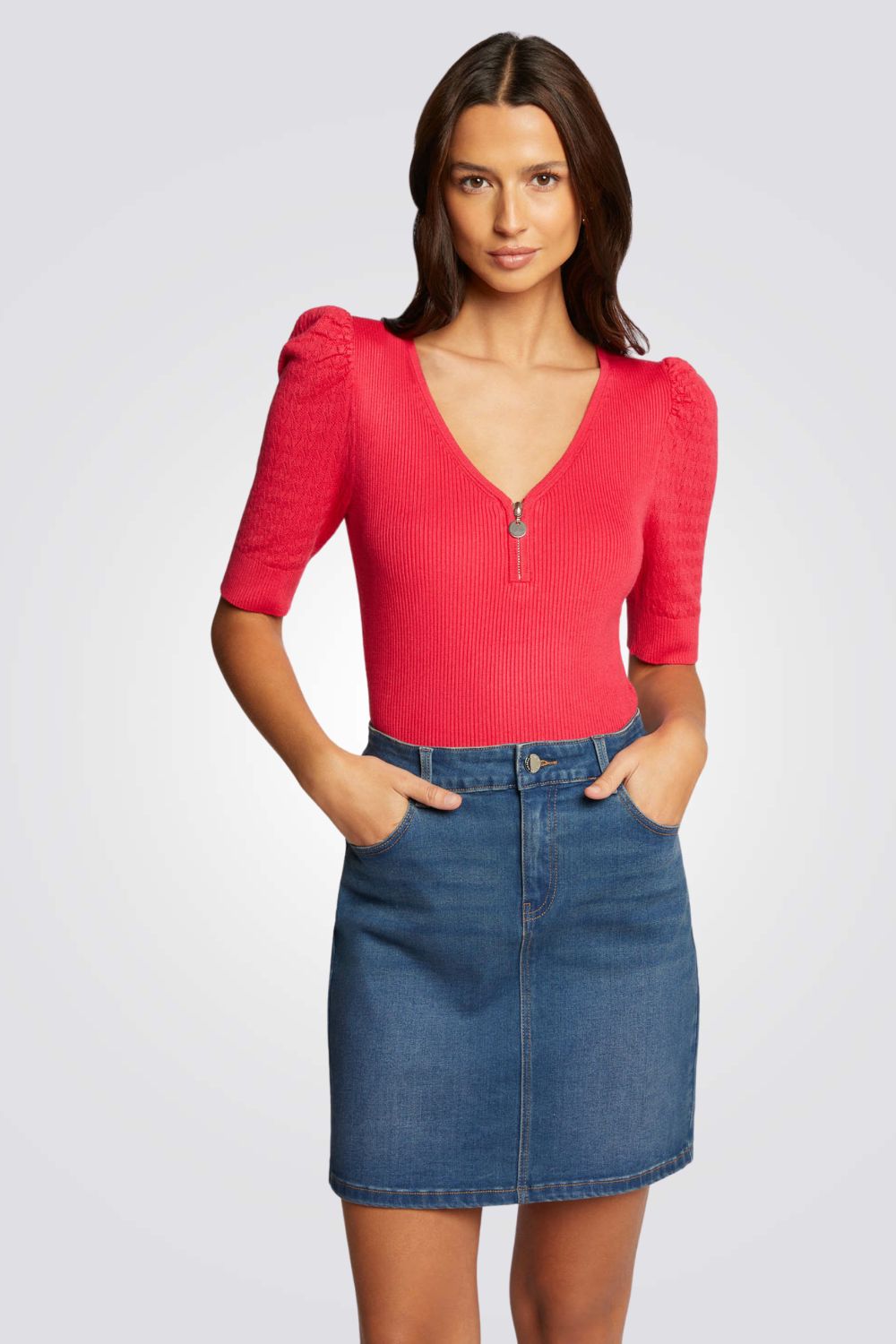 חצאית ג'ינס בצבע כחול כהה