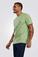 טישירט בצבע ירוק 