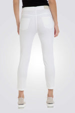 ג'ינס בצבע לבן