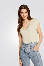 חולצה עם צווארון תחרה