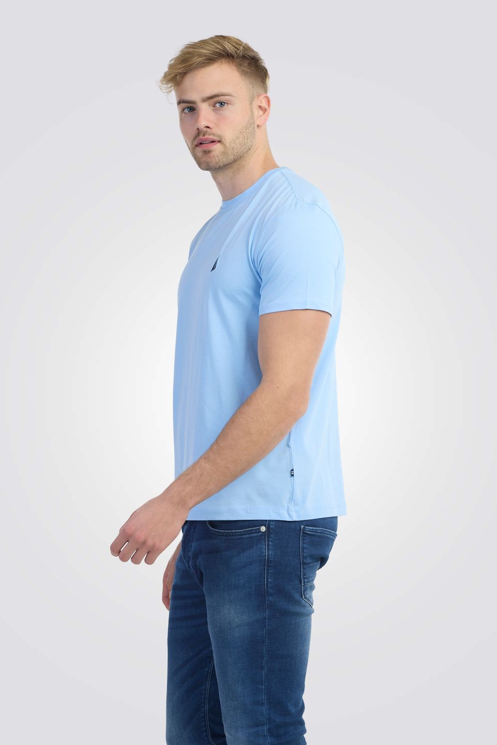 טישירט בייסיק בצבע כחול בהיר