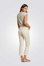 טישירט עם כפתורים דקורטיביים