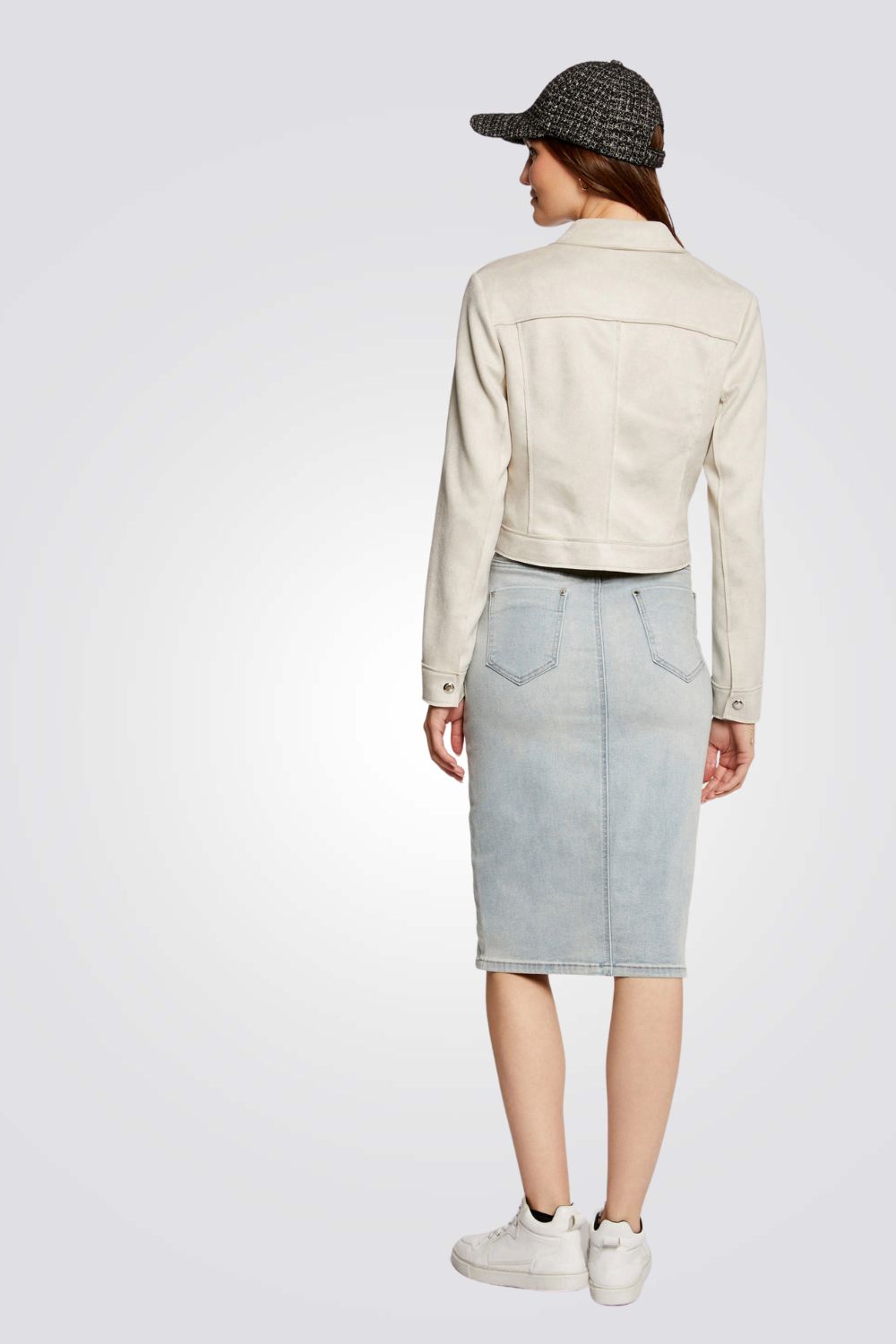 חצאית ג'ינס בצבע כחול בהיר